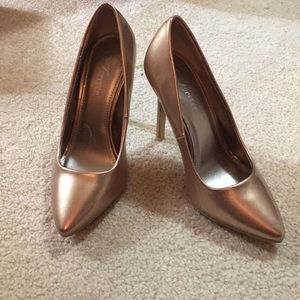Paten-leather Rose Gold timeless Pumps